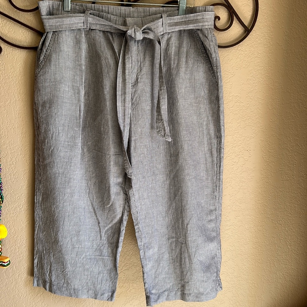 Cute gingham capris
